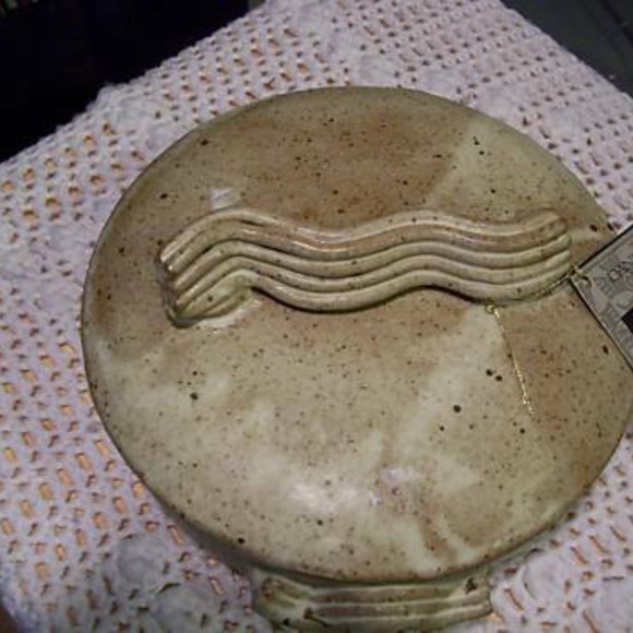 Danica Pottery Casserole Serving Round Dish With Lid 7 in diam x 1.75 in Deep - Picture 2 of 7